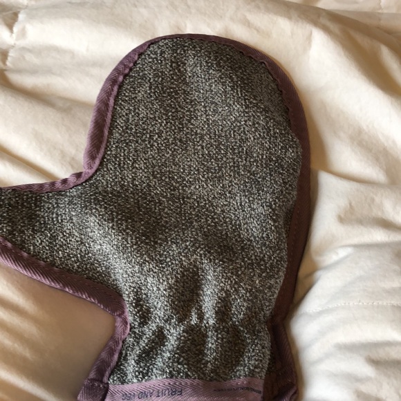 Norwex Veggie Scrub Mitt - Picture 3 of 3